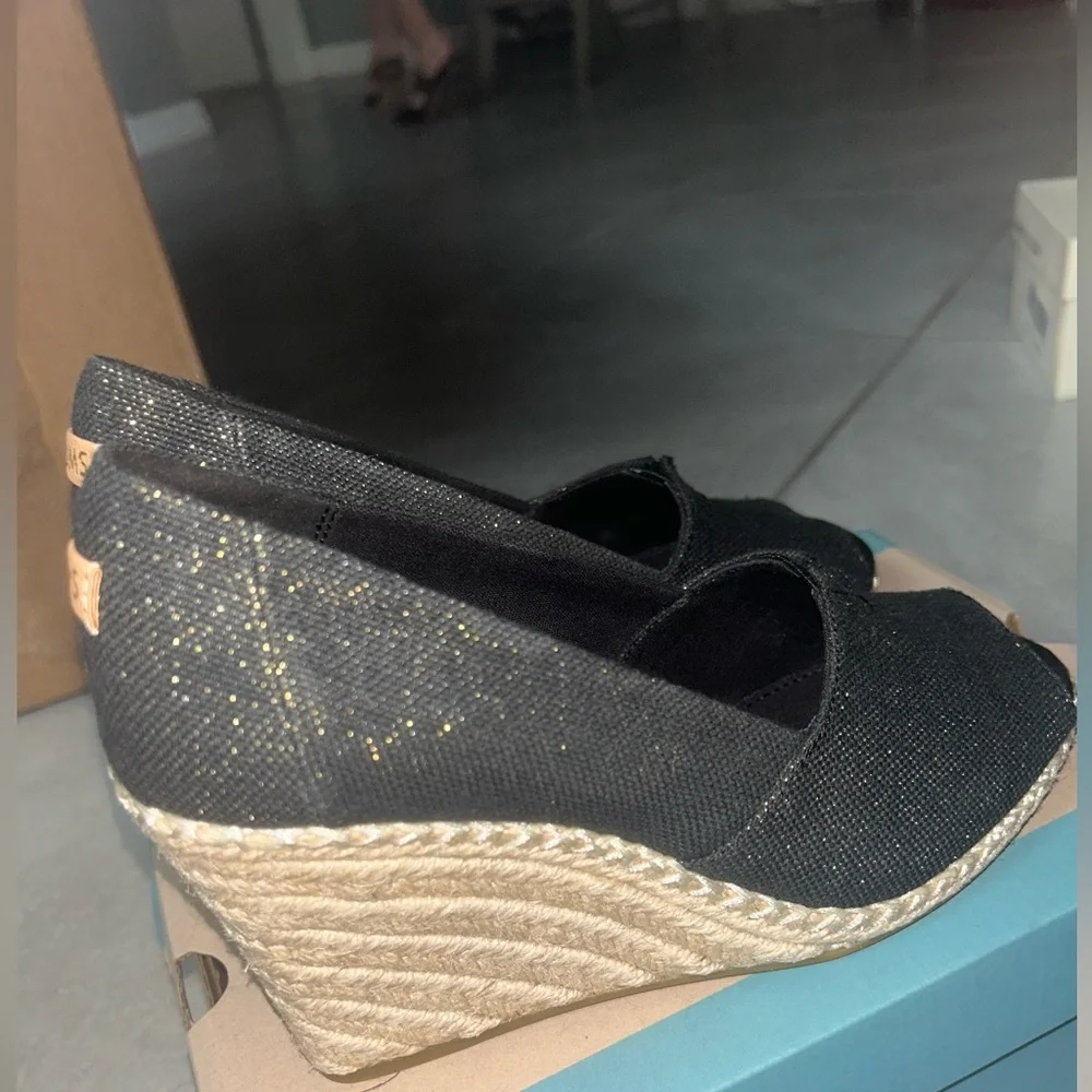 TOMS Michelle Black Wedge Shoes Size 6.5